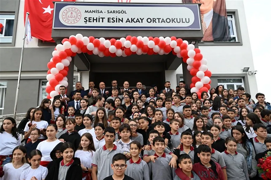 Vali Vahdettin Özkan Sarıgöl’de Yenilenen Okulları İnceledi