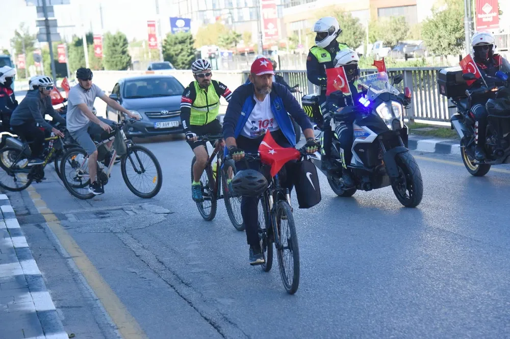 102. yıl coşkusu 102 kilometrelik bisiklet turuyla yaşandı