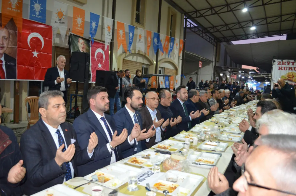      AK PARTİ’NİN SALİHLİ İFTARINA AHMET MÜCAHİT ARINÇ DA KATILDI