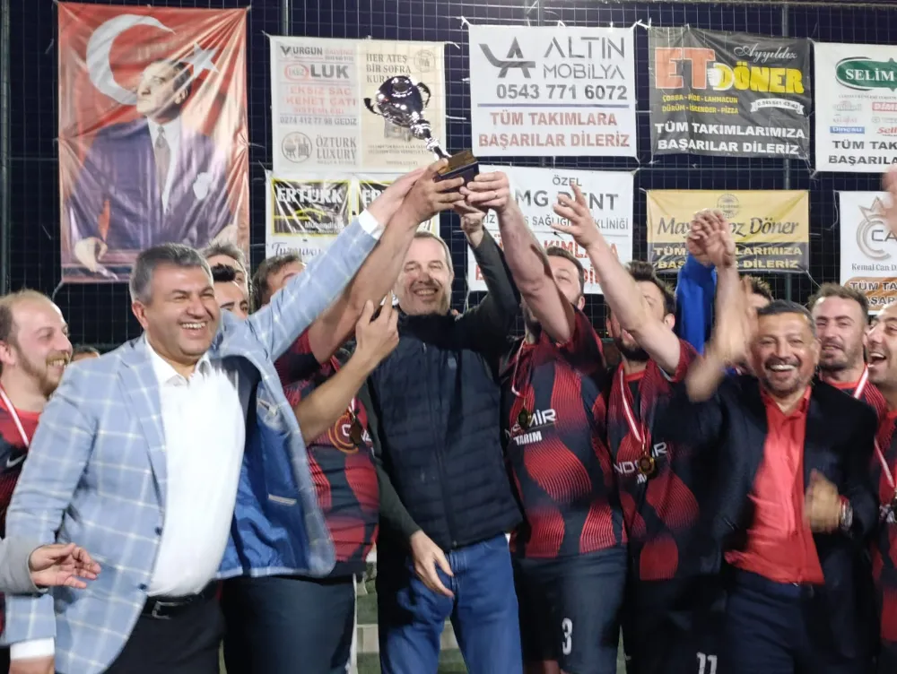 GEDİZ’DE SAFFET SANCAKLI ‘NIN DA KATILDIĞI HALI SAHA FUTBOL TURNUVASI YAPILDI