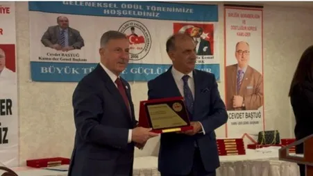 Selçuk Özdağ’a “Yılın Milletvekili” Ödülü
