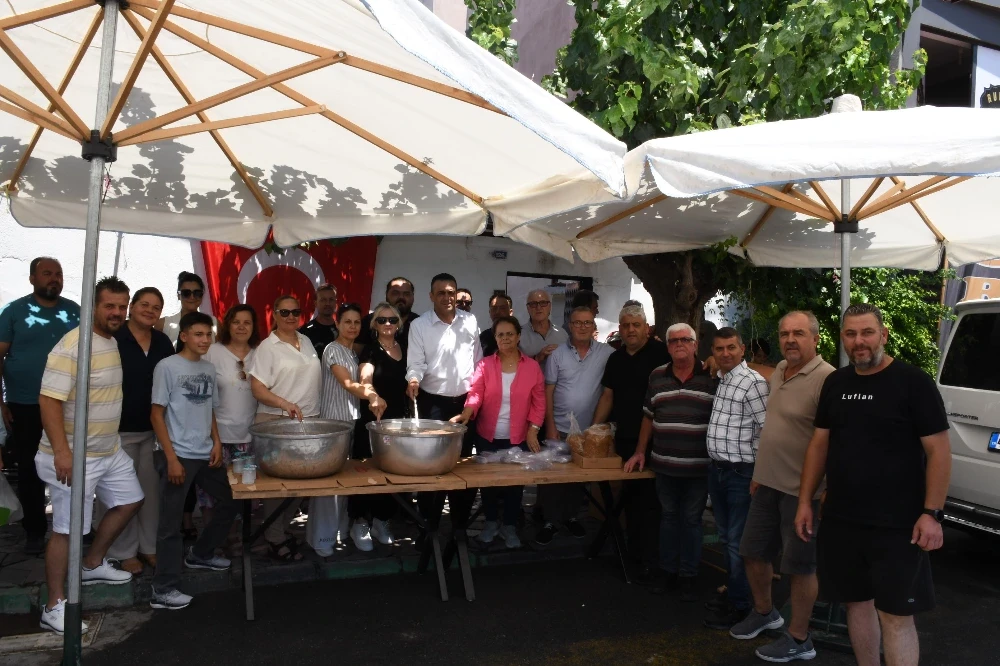 Akhisar Balkan Göçmenlerinden Yoğun Katılımlı Aşure Etkinliği