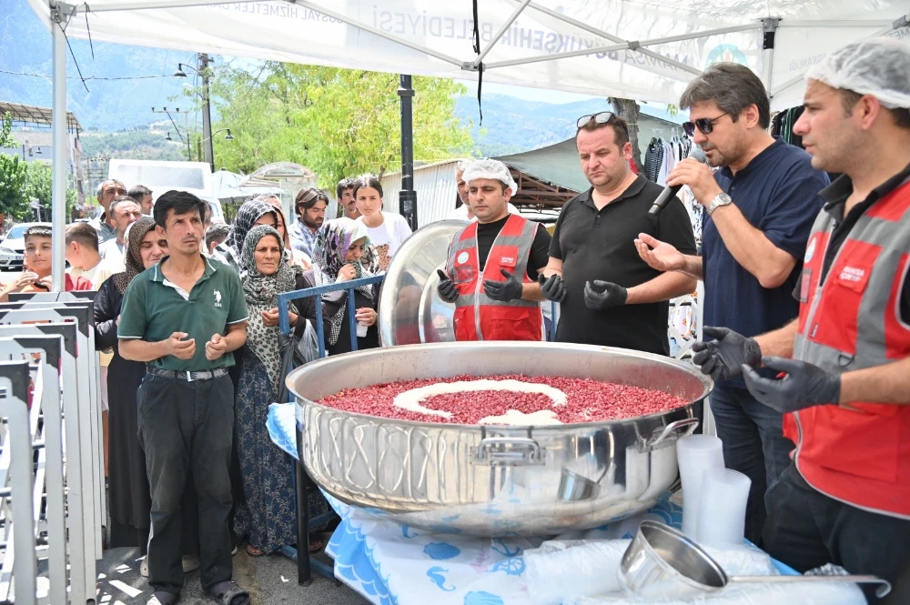 Manisa Büyükşehir’den Binlerce Kişiye Aşure İkramı