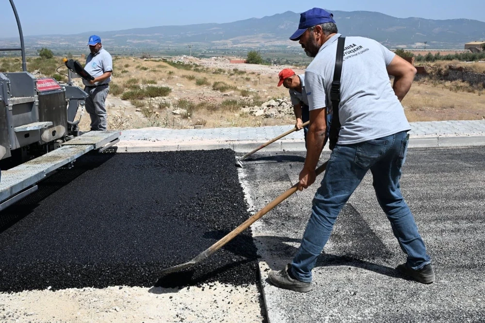 Manisa Büyükşehir’den Akhisar ve Turgutlu’ya Asfalt Yatırımı