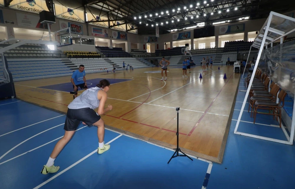 Turgutlu’nun Kadın Basketbol Takımı Parkelere Döndü: Yeni Sezon Hazırlıkları Başladı