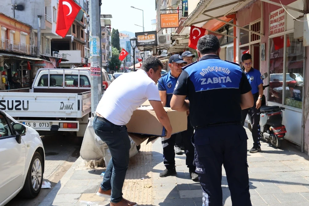 Manisa Büyükşehir’den Ahmetli’de Kaldırım İşgali Denetimi