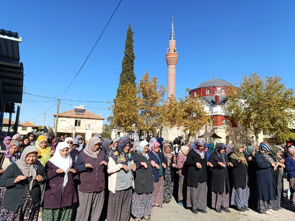 7 AYDIR YAĞMUR YÜZÜ GÖRMEYEN KULA SANDAL MAHALLESİ YAĞMUR DUASI YAPTI