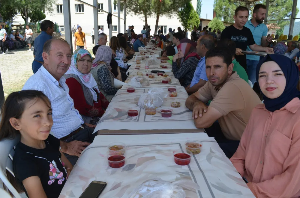 DEMİRCİ SÖĞÜTCÜK’DE YAPILAN HIDRELLEZ VE YAĞMUR DUASINA 5 BİNDEN FAZLA KİŞİ KATILDI 