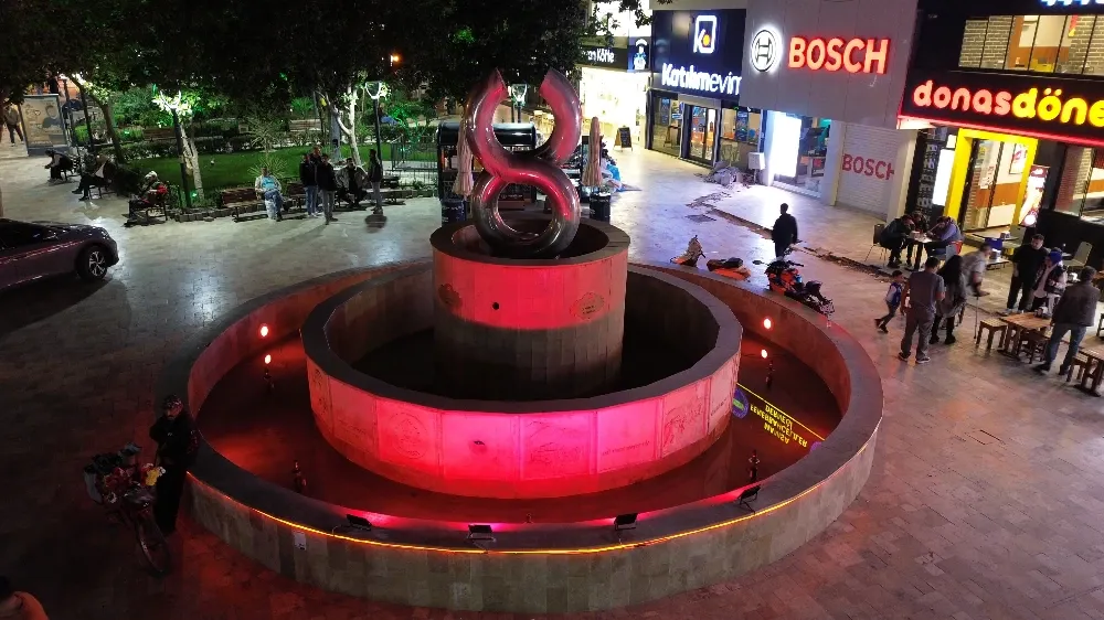 Şehzadeler Belediyesi’nden Meme Kanserine Pembe Işıkla Farkındalık