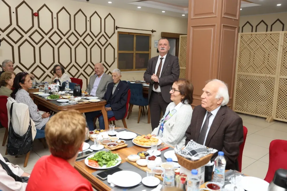 Başkan Balaban: “1 Ekim, Yaş Alıp Yaşlanmayanlar Günü”
