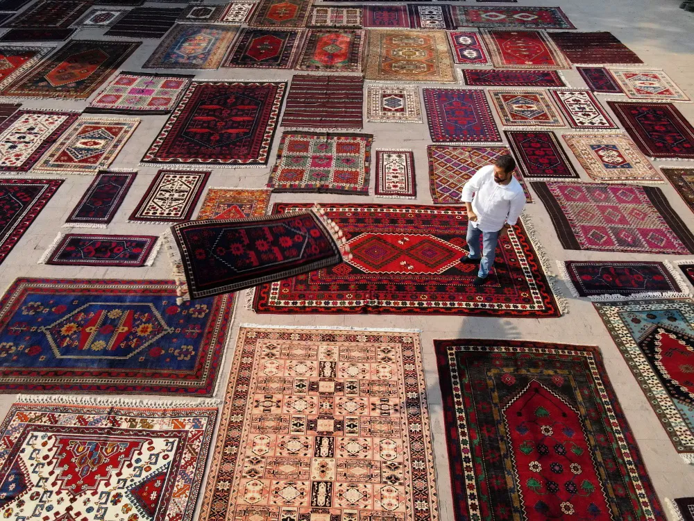 Pazırık’tan Yağcıbedir’e  el dokuma halı ve kilim sergisi ..