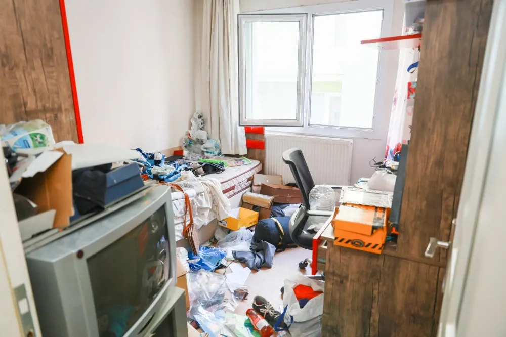 Yunusemre Belediyesi’nden Çöp Eve Temizlik Operasyonu