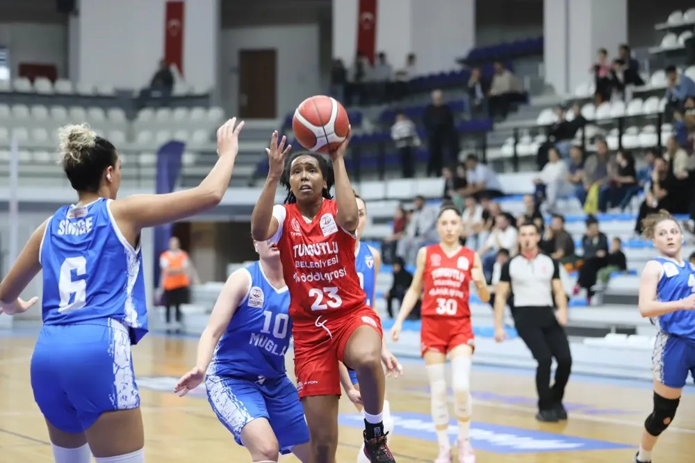 Turgutlu Belediyesi Kadın Basketbol Takımından Farklı Galibiyet: 87-63