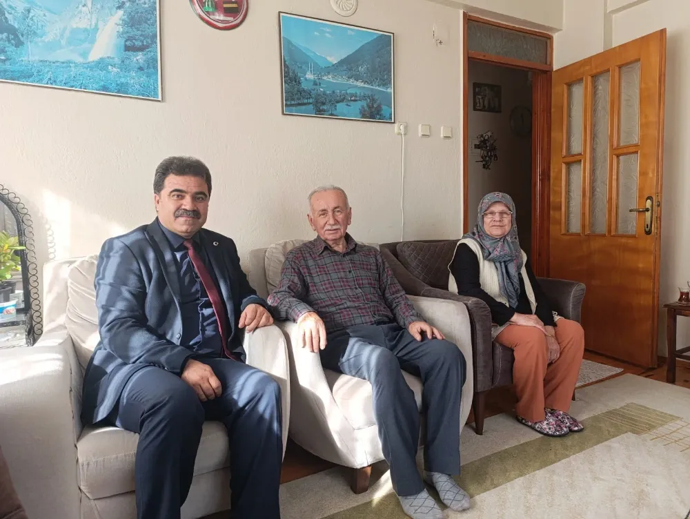 Emekli Öğretmenlere 24 Kasım’da Anlamlı Ziyaret