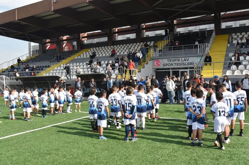 YUNUSEMRE BELEDİYESPOR FUTBOL ALTYAPI SEÇMELERİNE YOĞUN İLGİ