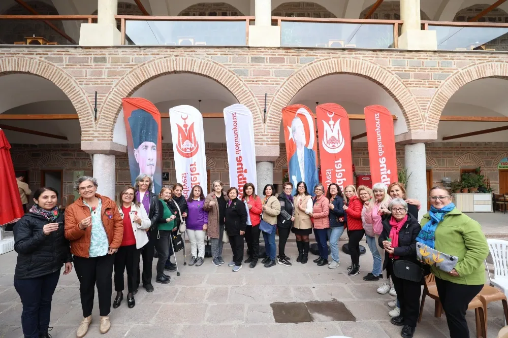 Şehzadeler’de Manisa lalesi yaka iğnesi atölyesi
