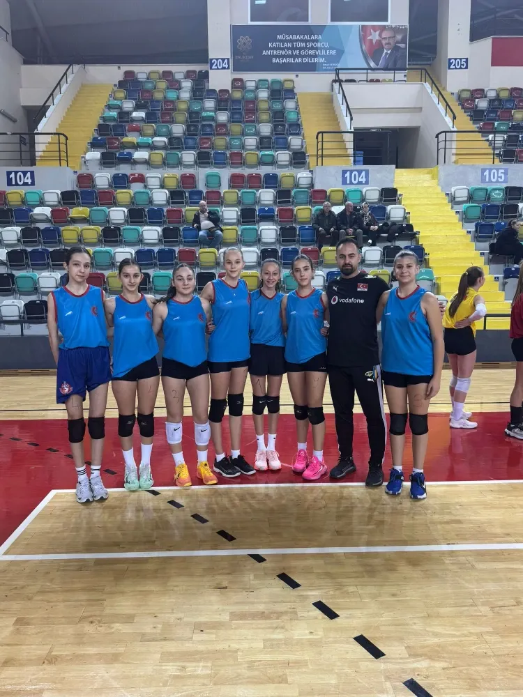 Akhisar Gençlik Spor 7 voleybolcu ile milli seçmelerde