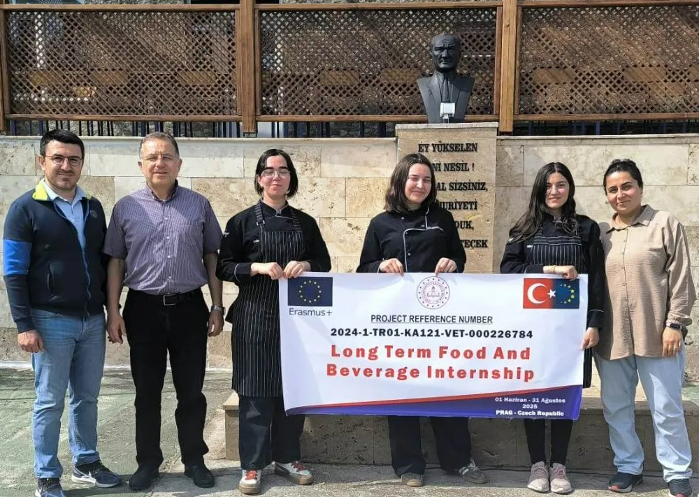 GÖRDES MESLEKİ VE TEKNİK ANADOLU LİSESİ’NDEN 3 ÖĞRENCİ  STAJ İÇİN PRAG’A UÇTU