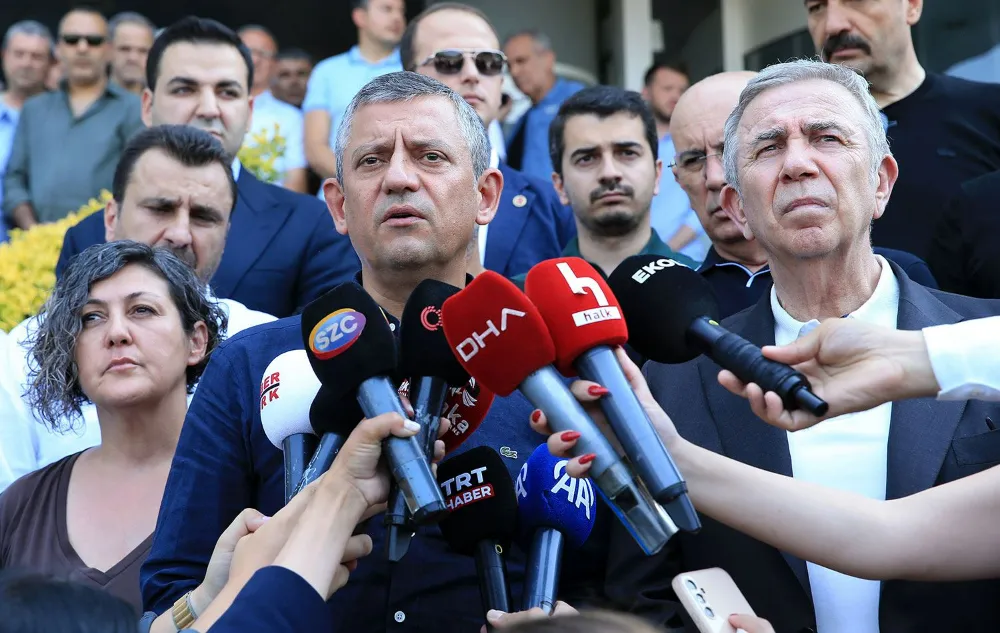 Özgür Özel: Aklımın ve kalbimin yarısını kaybettim