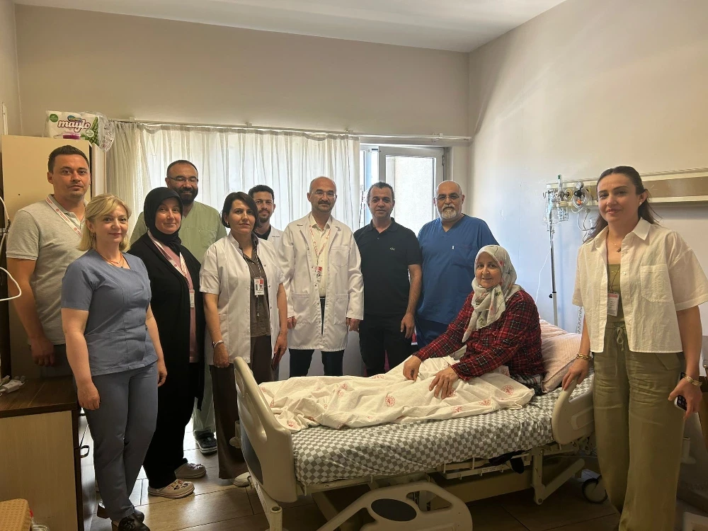 Akhisar’da Kalın Bağırsak Kanserine Kapalı Ameliyatla Müdahale