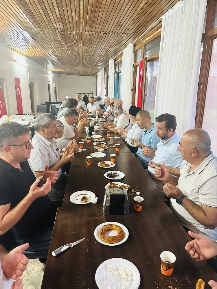 Sultan Camii’nde Şehitler İçin Sabah Duası: 15 Temmuz Şehitleri Dualarla Anıldı