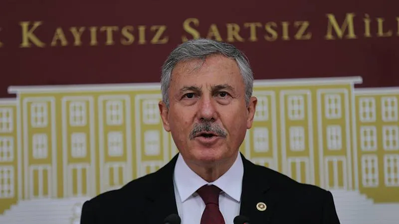 SELÇUK ÖZDAĞ’DAN GIDA GÜVENLİĞİ UYARISI: “ZEHİRLİ GIDALAR GERİ GÖNDERİLİP İHALEYLE YENİDEN PİYASAYA SÜRÜLÜYOR”