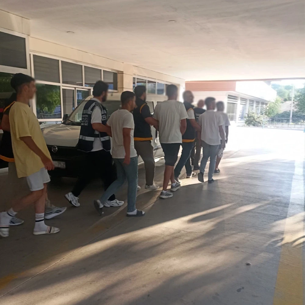 Manisa’da 70 Yaşındaki Vatandaşı 1,2 Milyon TL Dolandıran Şebekeye Operasyon: 5 Kişi Tutuklandı