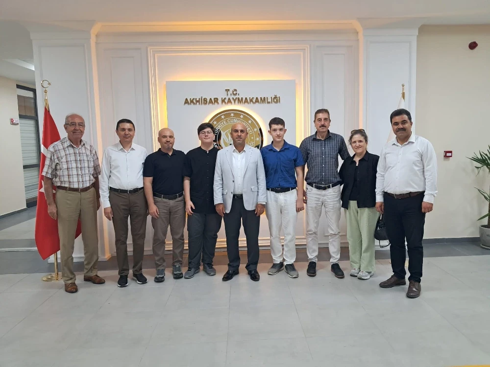 LGS ve YKS Şampiyonları Kaymakam Mustafa Can’dan Ödül Aldı