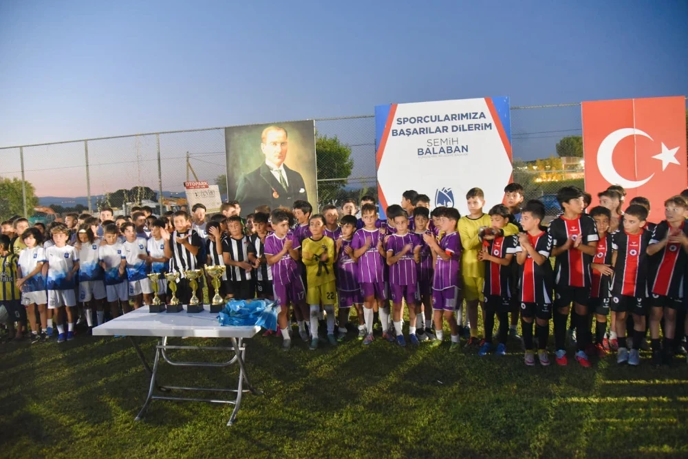 Yunusemre’de 30 Ağustos Futbol Turnuvası Sona Erdi: Şampiyon Şehitler Spor
