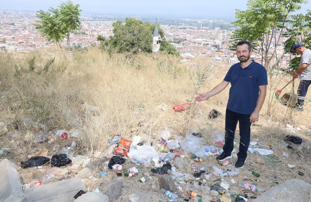 Spil Yolunda Temizlik Çöpe Gitti: Şehzadeler Belediyesi’nden Yangın Uyarısı