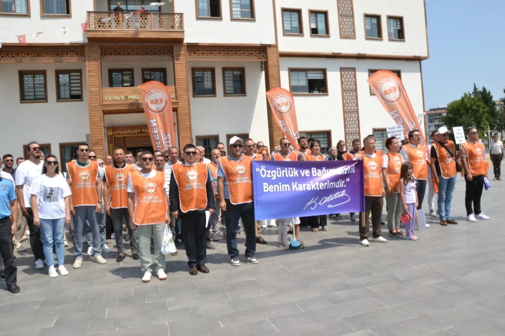 Yunusemre Belediyesi’nde Memurlar İş Bıraktı