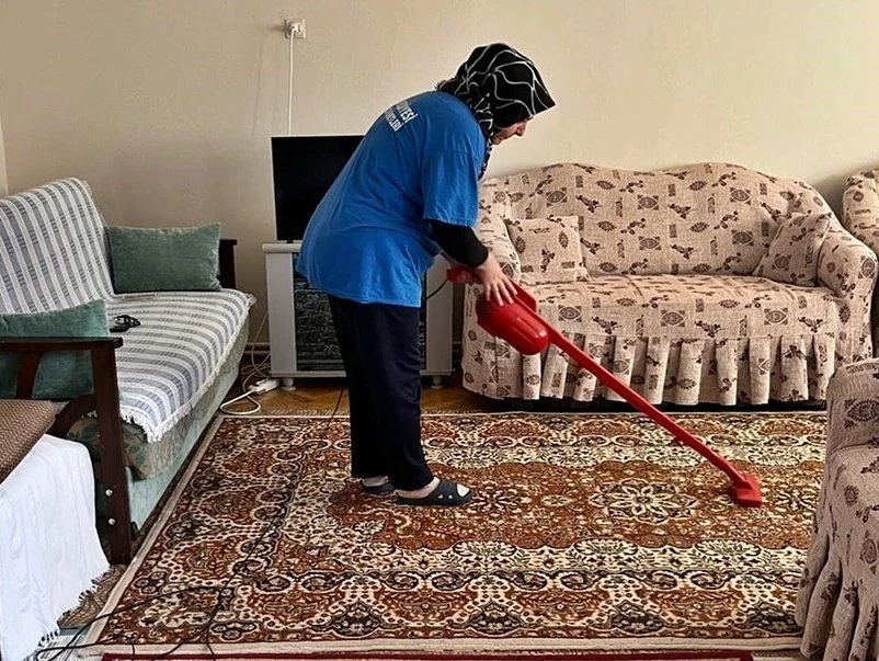 Akhisar Belediyesi’nden ihtiyaç sahiplerine evde bakım ve temizlik desteği