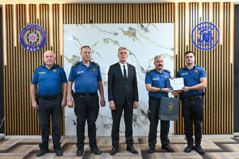 Manisa Emniyet Müdürlüğü’nde “Ayın Personeli”ne Ödül