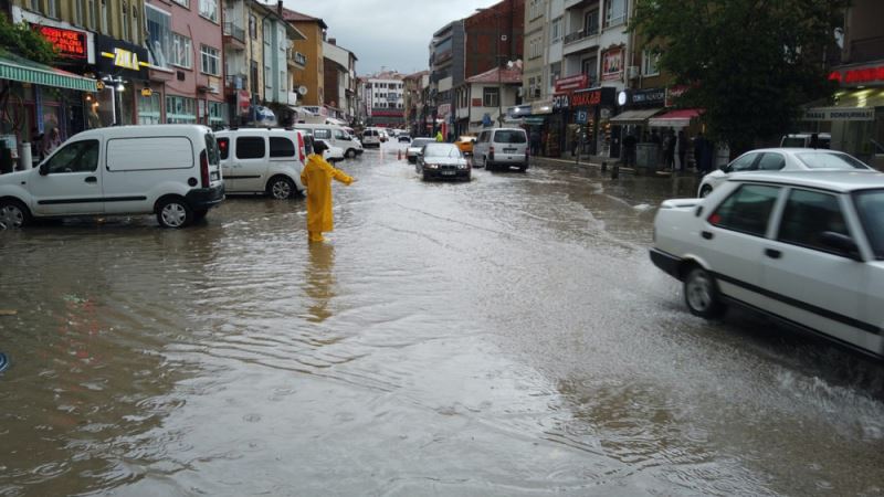 Meteoroloji uyardı! 4 bölgede sağanak, 8 ilde sel alarmı