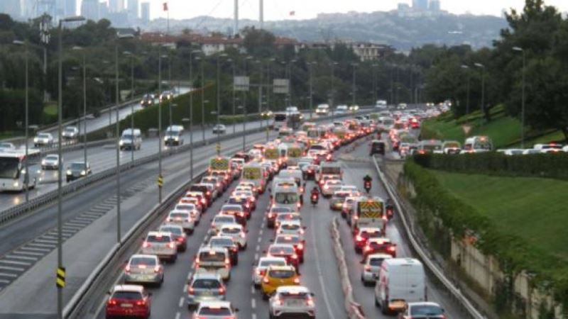 Yüz yüze eğitimin ilk günü: Trafik felç!