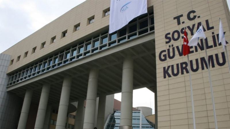 SGK’da milyarlık ilaç ve tıbbi cihaz operasyonu: Çok sayıda üst düzey isim görevden alındı!