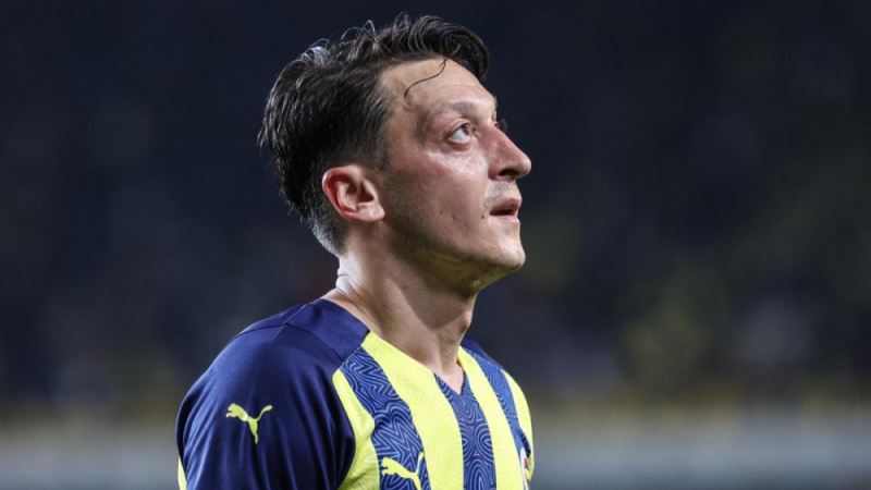 Mesut Özil, Fenerbahçe-Olympiakos maçında yok