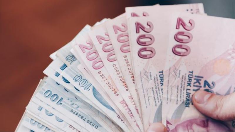 Çift maaş alan bürokratlara zam