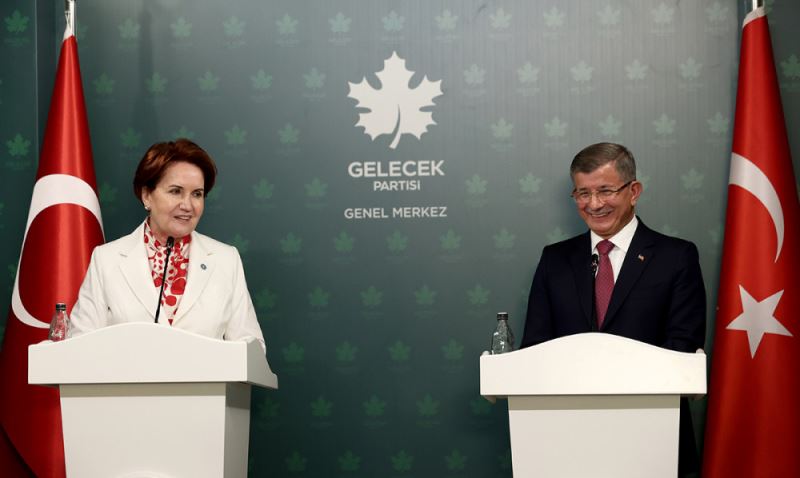 Ahmet Davutoğlu ve Meral Akşener