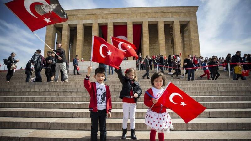 23 NİSAN KUTLAMASINDA  İLK TÖREN ANITKABİR