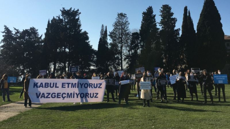 Boğaziçi protestolarının 1. yılında akademisyenlerden nöbet: Vazgeçmiyoruz