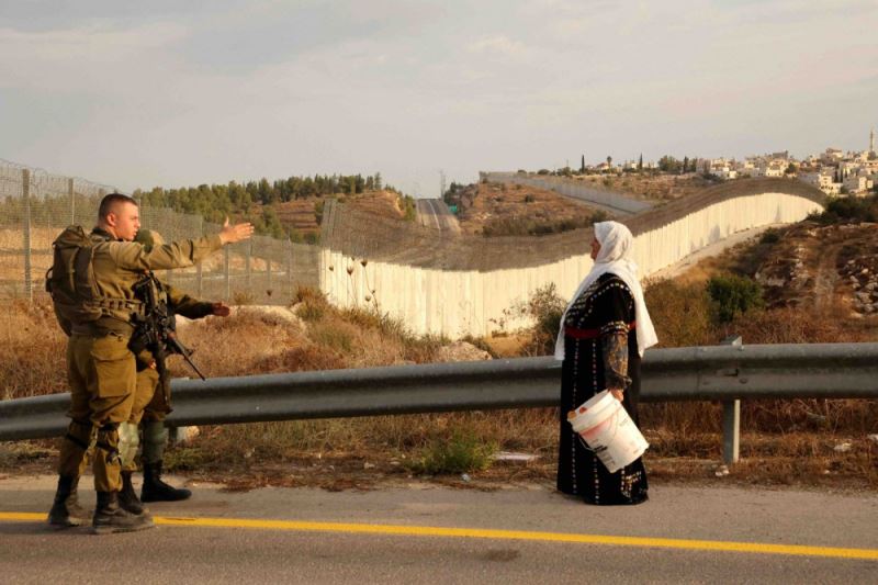 İsrail’in Filistinlilere Uyguladığı ‘Apartheid’ Rejimidir ve İnsanlığa Karşı Suçtur