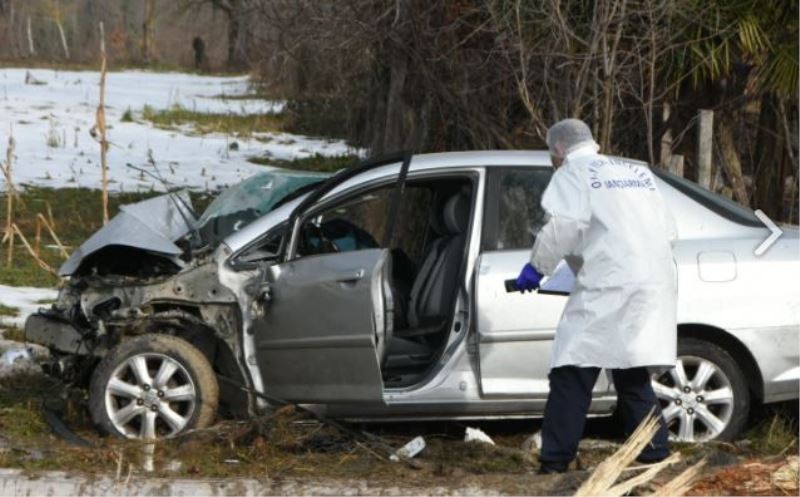 Kaza Yapan Araç Sabaha Kadar Fark Edilmedi, 2 Kişi Yaşamını Yitirdi